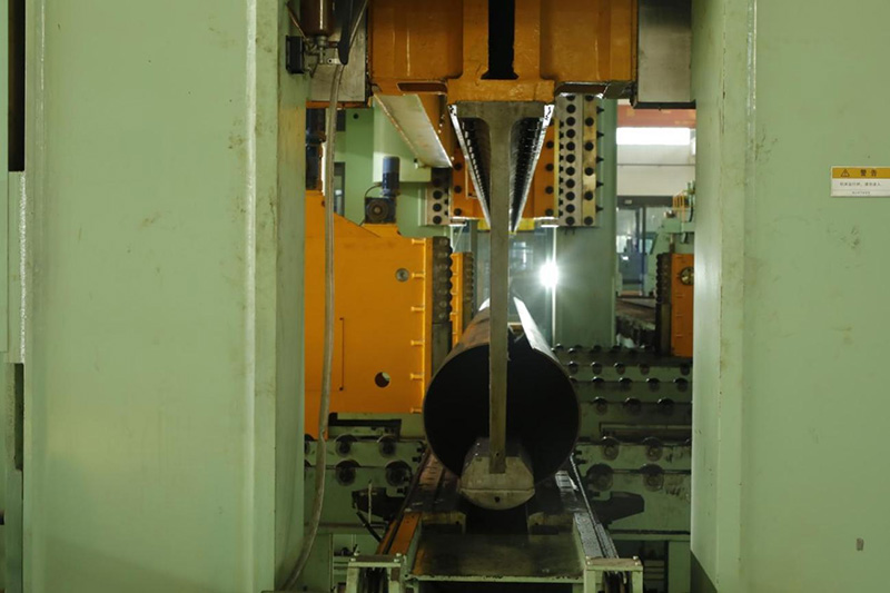 api5l lsaw steel pipe jcoe alt jcoe lsaw steel pipe manufacturing stage showing steel plate bent into o shape