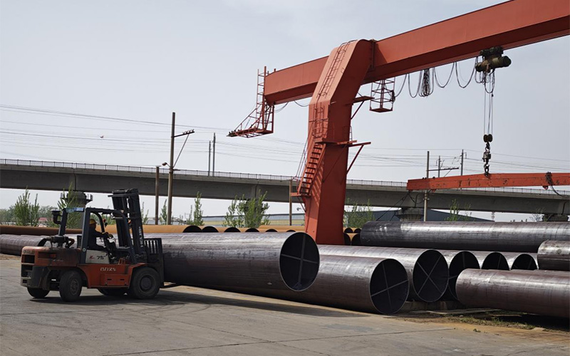 lsaw steel pipe in stockyard banner
